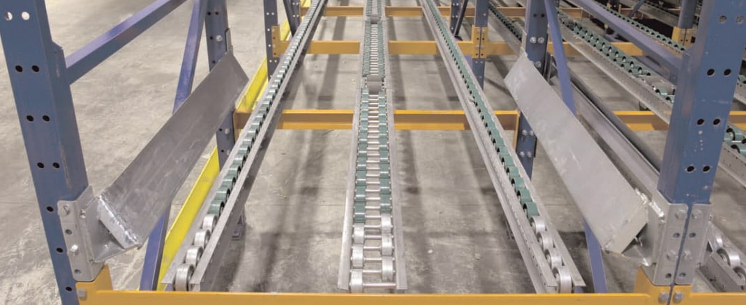 ▲ DEEP LANE PALLET FLOW WITH WHEELS IN A SINGLE-DOUBLE-SINGLE CONFIGURATION FOR STANDARD GMA/CHEP PALLETS